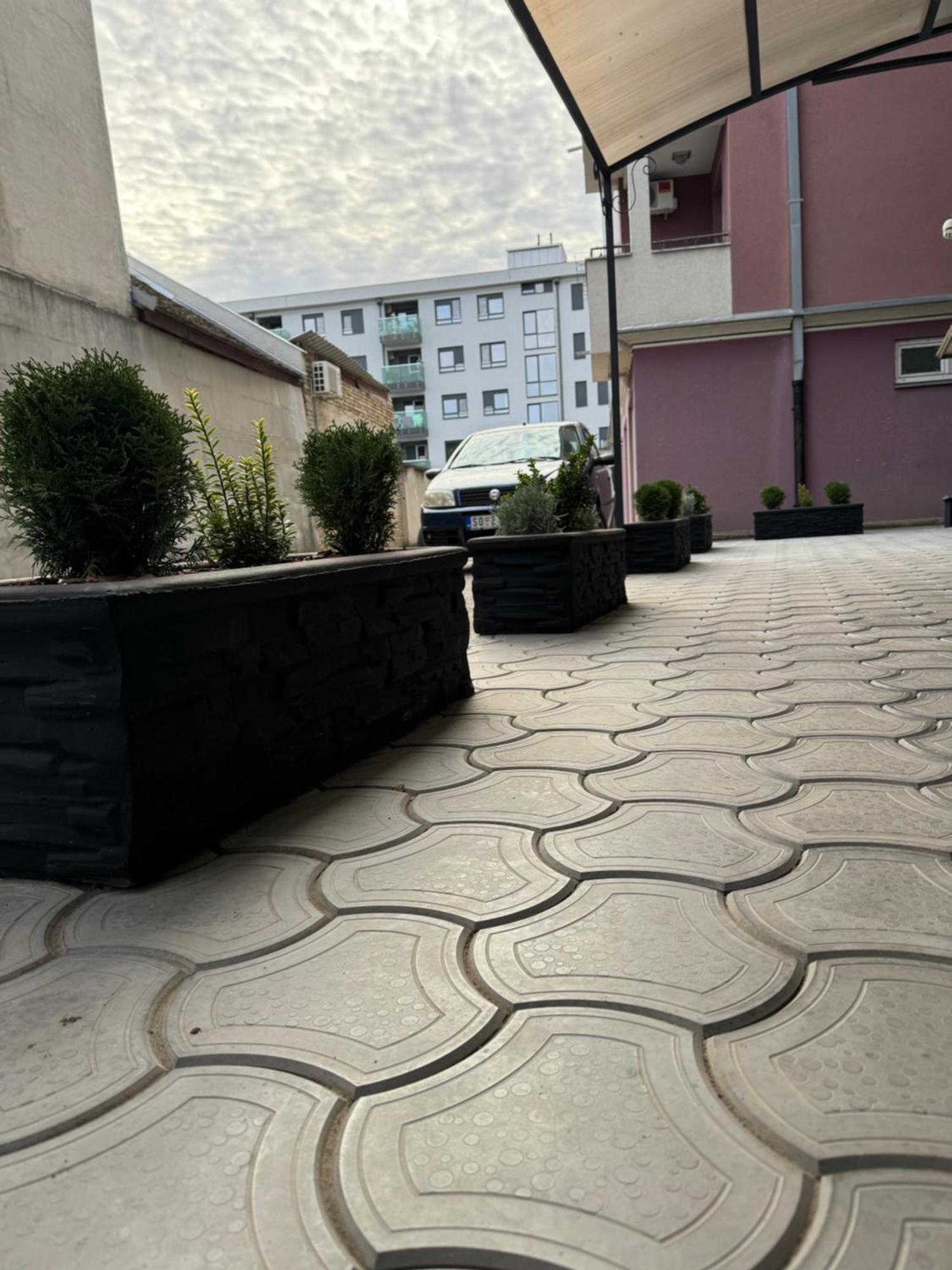 Apartments Tema Сомбор Екстериор снимка